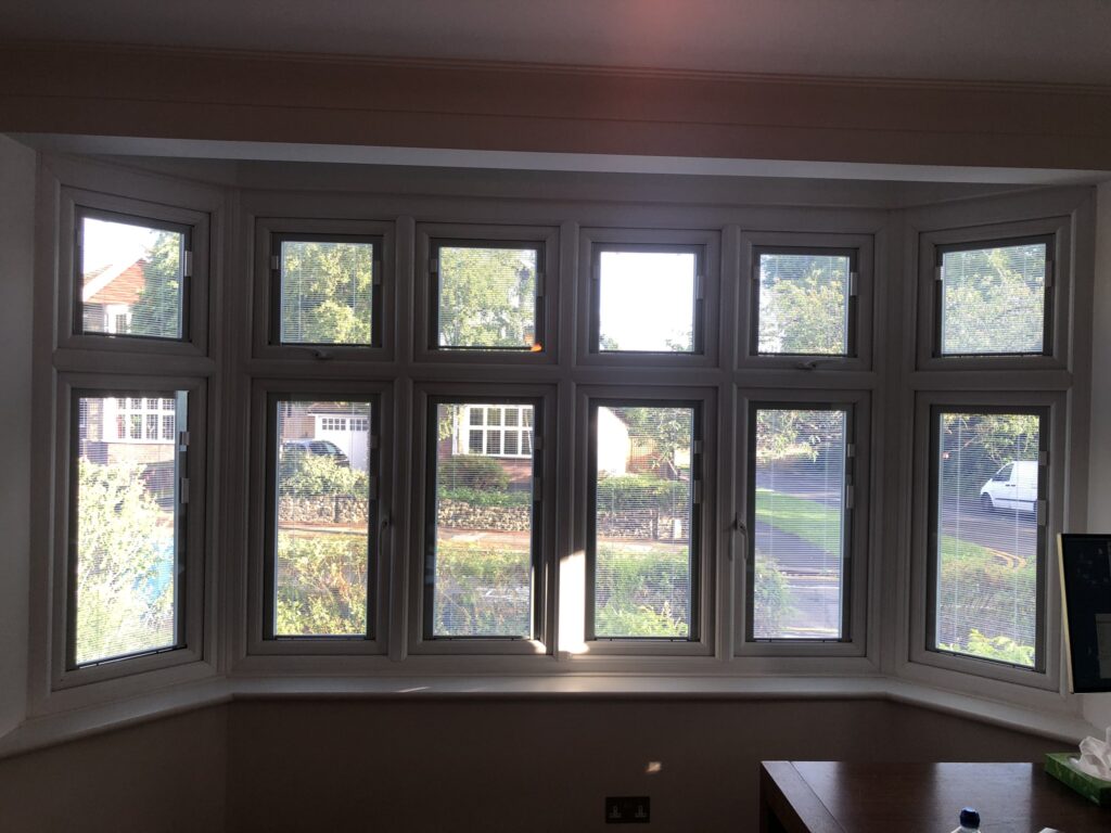 bay-window-with-blinds-inside