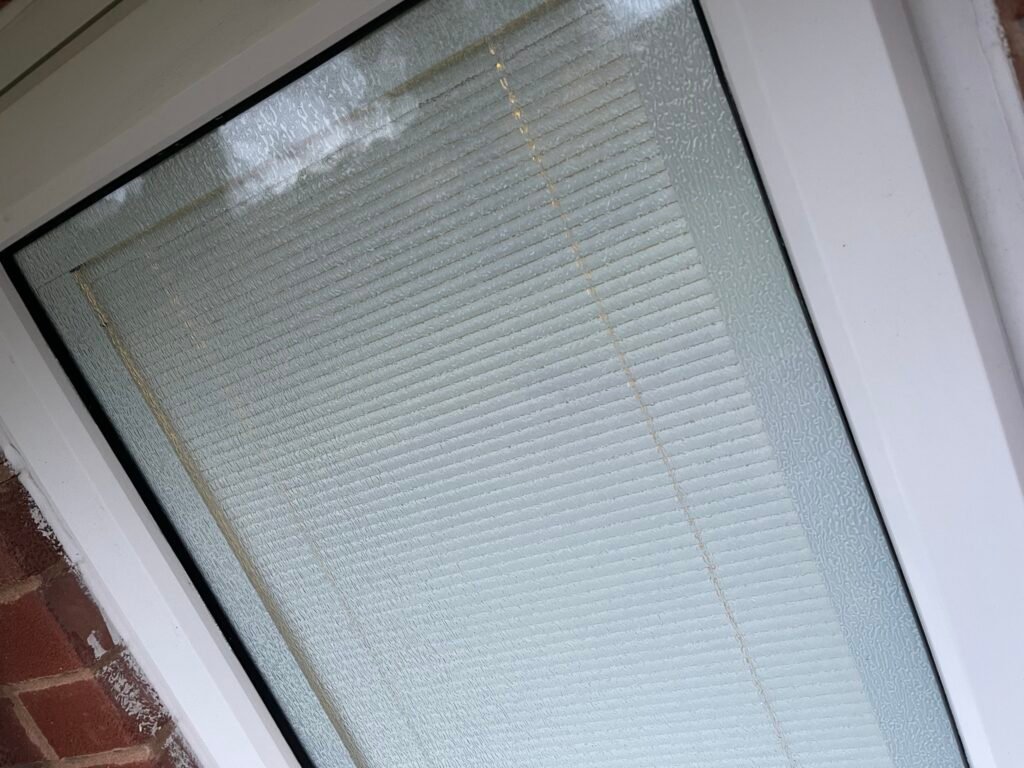 bathroom-windows-with-built-in-blinds-4-1024x768