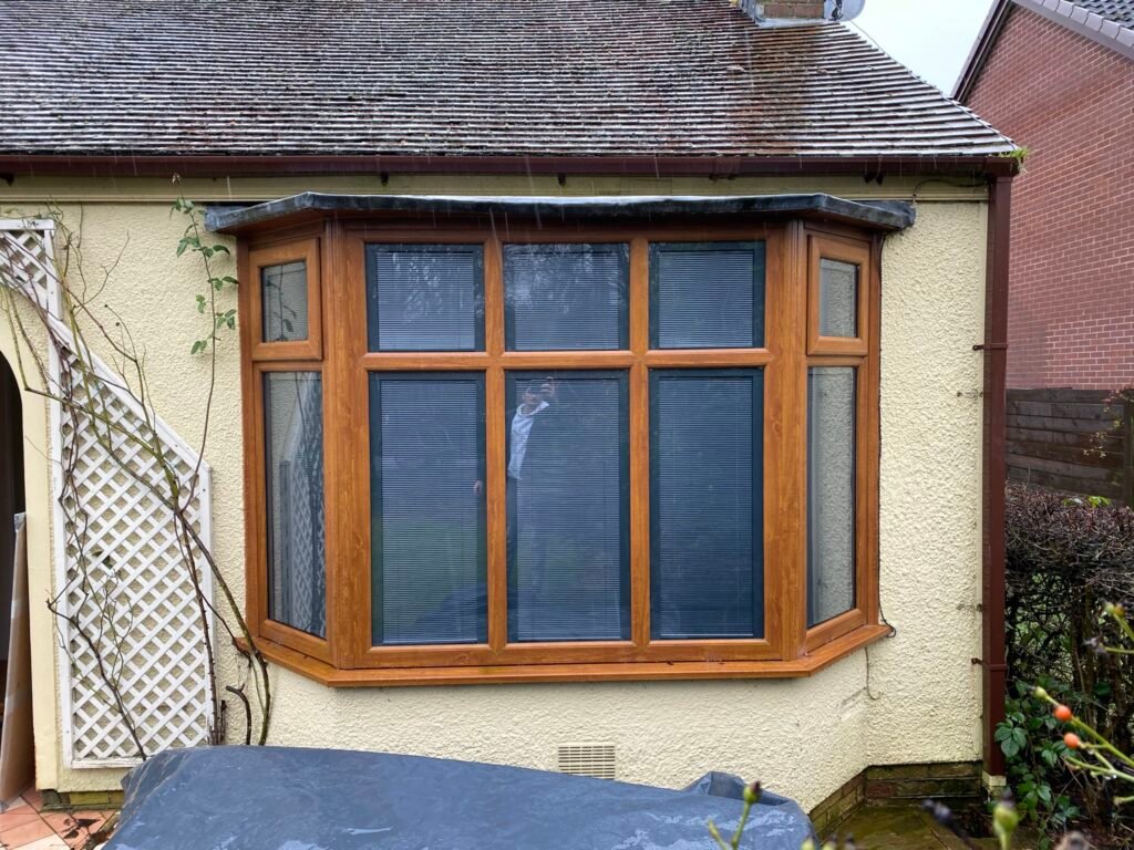 bay-window-with-blinds-inside-2-1024x768